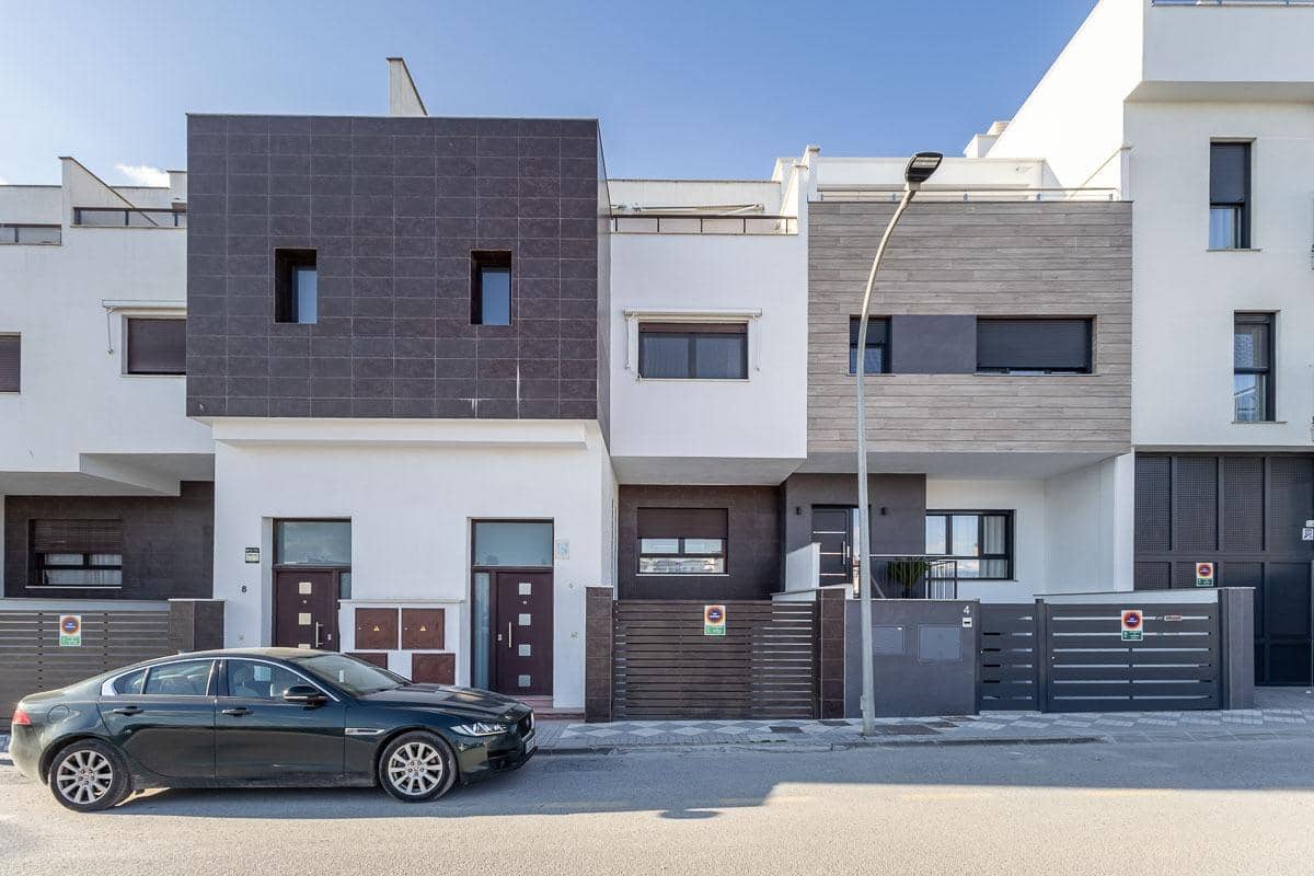 4 chambre Maison de Ville à vendre à Maracena avec garage - 439 000 € (Ref: 9849741)