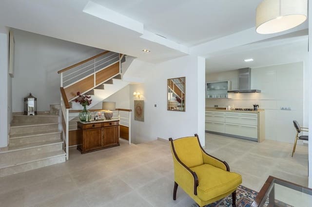 5 soverom Villa til salgs i Huétor Vega med svømmebasseng garasje - € 525 000 (Ref: 9851985)