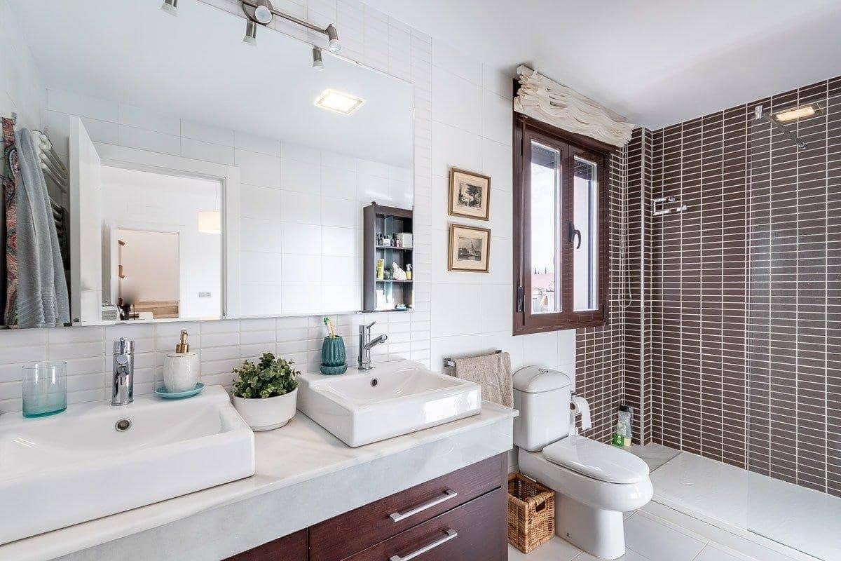 5 bedroom Villa for sale in Huetor Vega with pool garage - € 525,000 (Ref: 9851985)