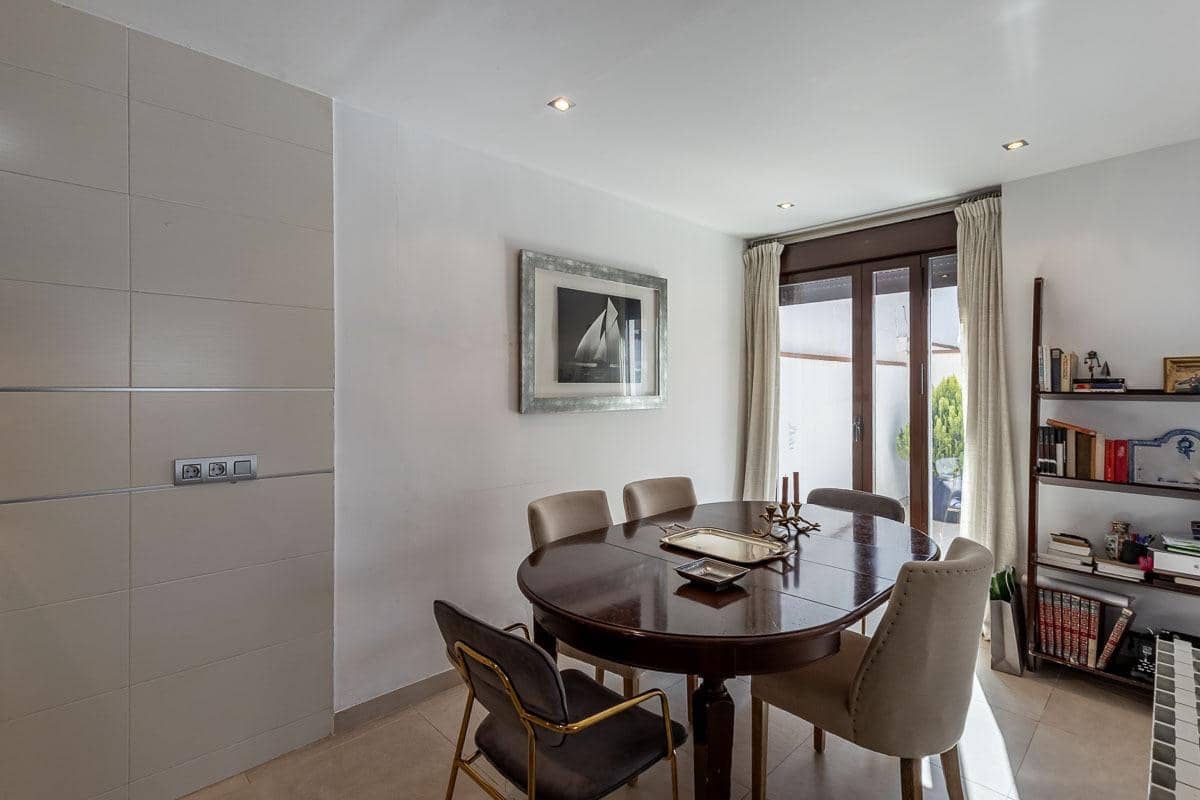 5 bedroom Villa for sale in Huetor Vega with pool garage - € 525,000 (Ref: 9851985)