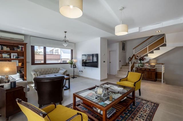 5 soverom Villa til salgs i Huétor Vega med svømmebasseng garasje - € 525 000 (Ref: 9851985)