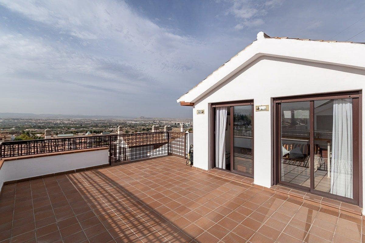 5 bedroom Villa for sale in Huetor Vega with pool garage - € 525,000 (Ref: 9851985)