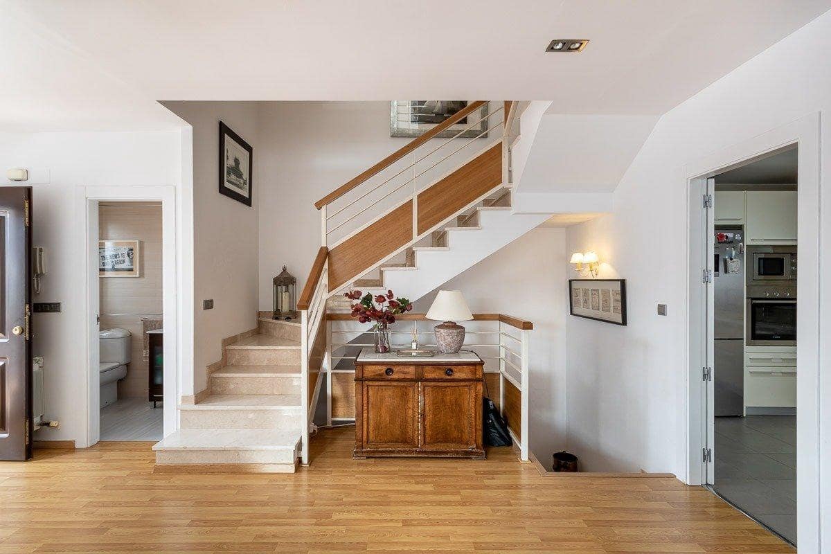 5 bedroom Villa for sale in Huetor Vega with pool garage - € 525,000 (Ref: 9851985)