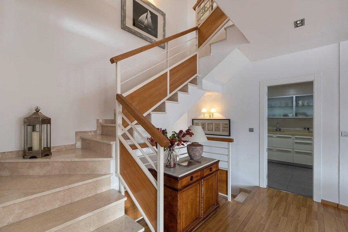 5 bedroom Villa for sale in Huetor Vega with pool garage - € 525,000 (Ref: 9851985)