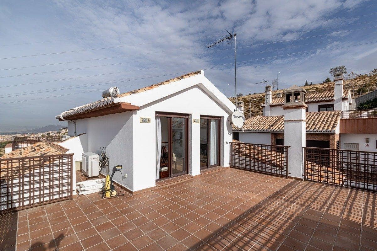 5 bedroom Villa for sale in Huetor Vega with pool garage - € 525,000 (Ref: 9851985)
