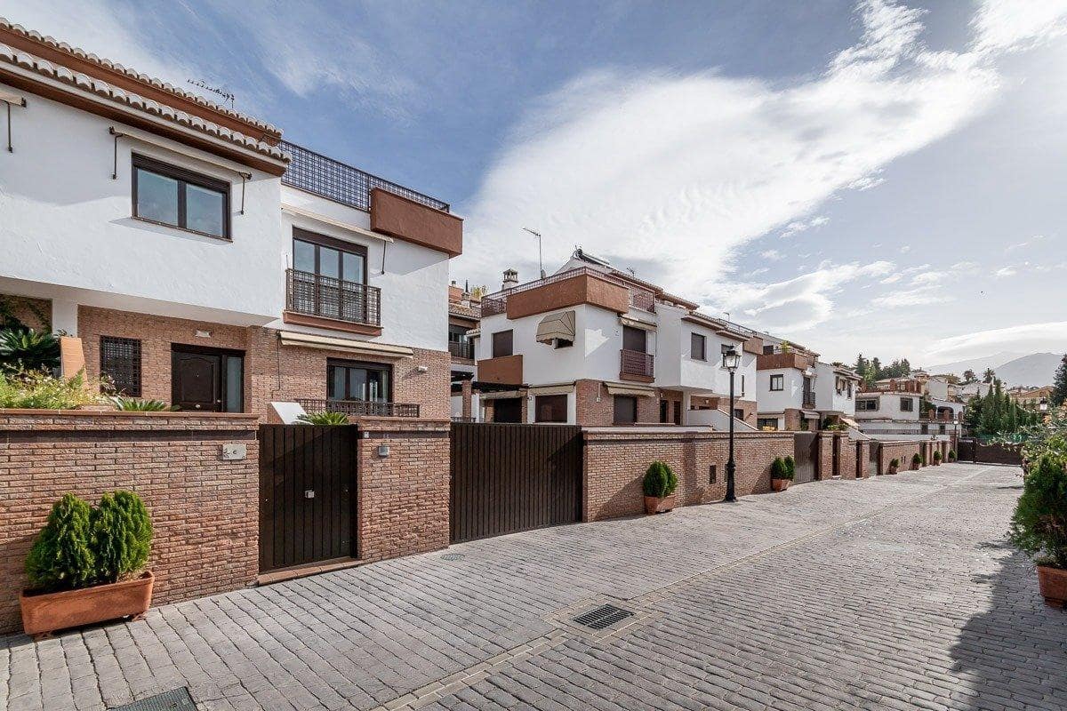 5 bedroom Villa for sale in Huetor Vega with pool garage - € 525,000 (Ref: 9851985)