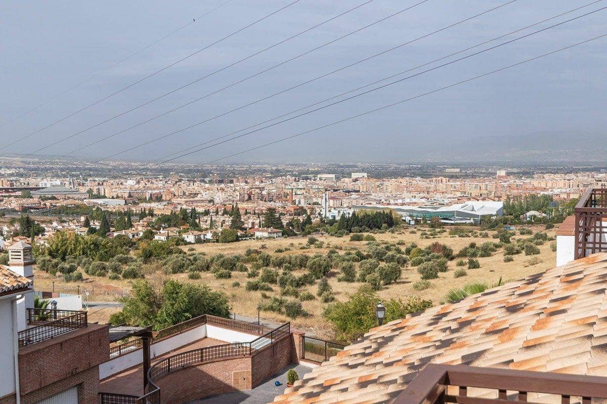 5 bedroom Villa for sale in Huetor Vega with pool garage - € 525,000 (Ref: 9851985)