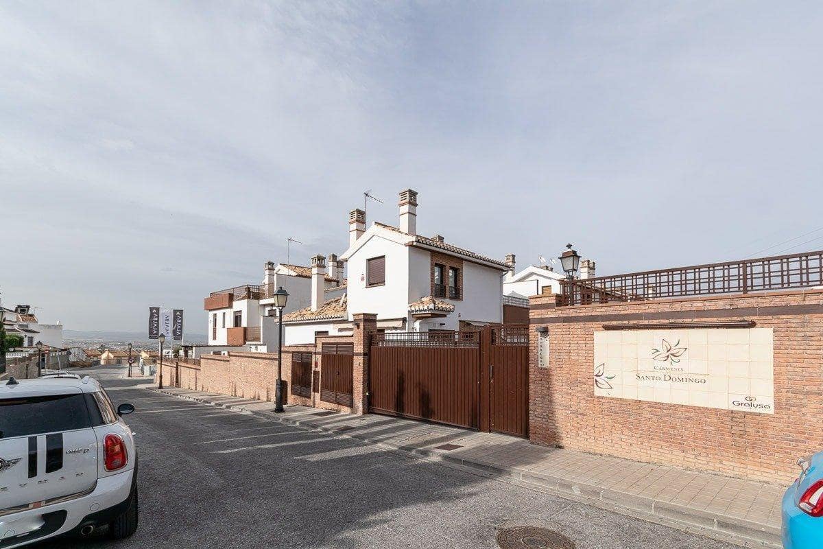 5 bedroom Villa for sale in Huetor Vega with pool garage - € 525,000 (Ref: 9851985)