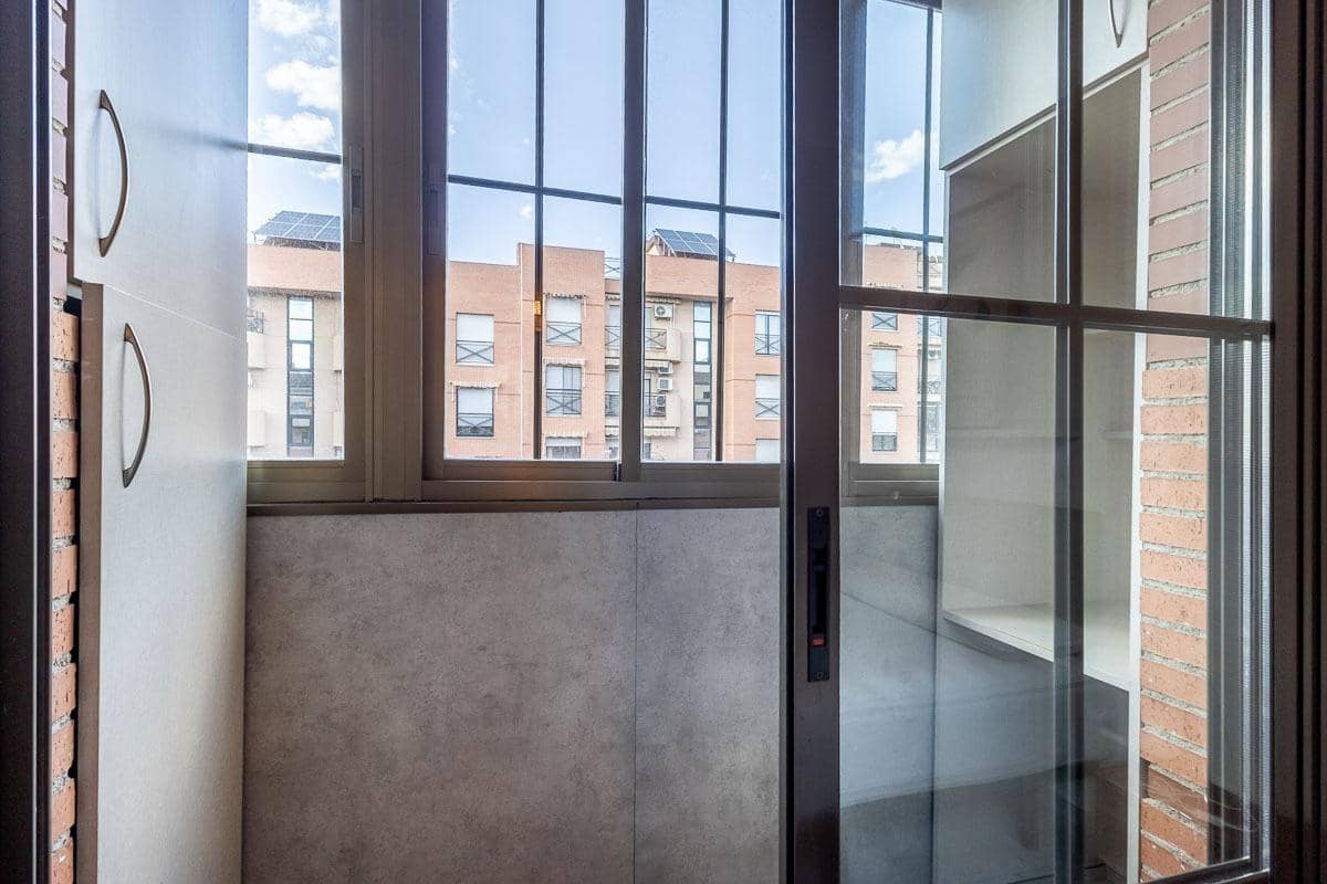 3 soveværelse Lejlighed til salg i Granada by med swimmingpool garage - € 379.000 (Ref: 9855798)