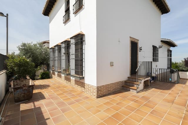 6 soverom Villa til salgs i La Zubia med svømmebasseng garasje - € 606 000 (Ref: 9855800)