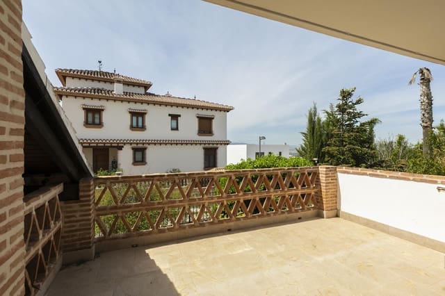 6 soverom Villa til salgs i La Zubia med svømmebasseng garasje - € 606 000 (Ref: 9855800)