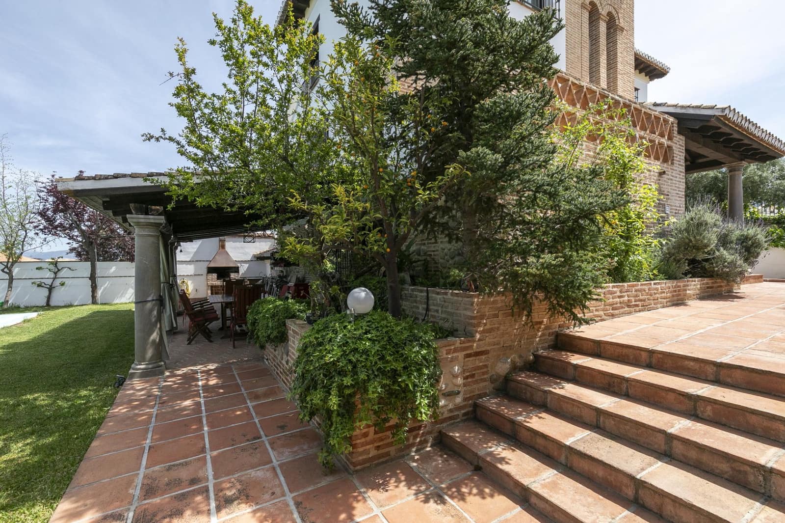 6 soverom Villa til salgs i La Zubia med svømmebasseng garasje - € 606 000 (Ref: 9855800)