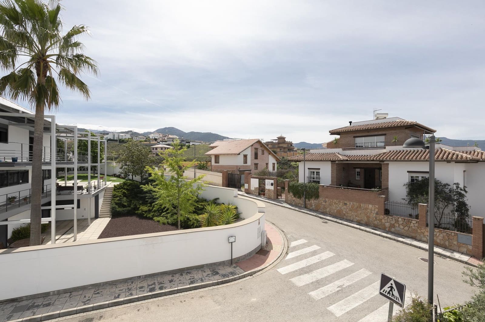 6 soverom Villa til salgs i La Zubia med svømmebasseng garasje - € 606 000 (Ref: 9855800)