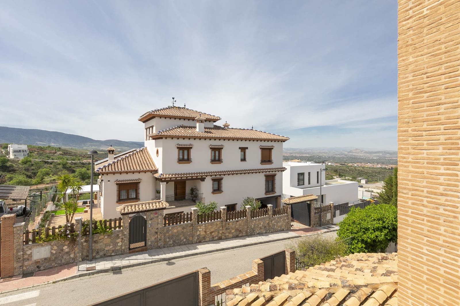 6 soverom Villa til salgs i La Zubia med svømmebasseng garasje - € 606 000 (Ref: 9855800)