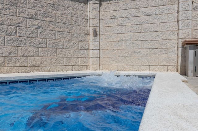 5 quarto Moradia para venda em Alfacar com piscina garagem - 455 000 € (Ref: 9855802)