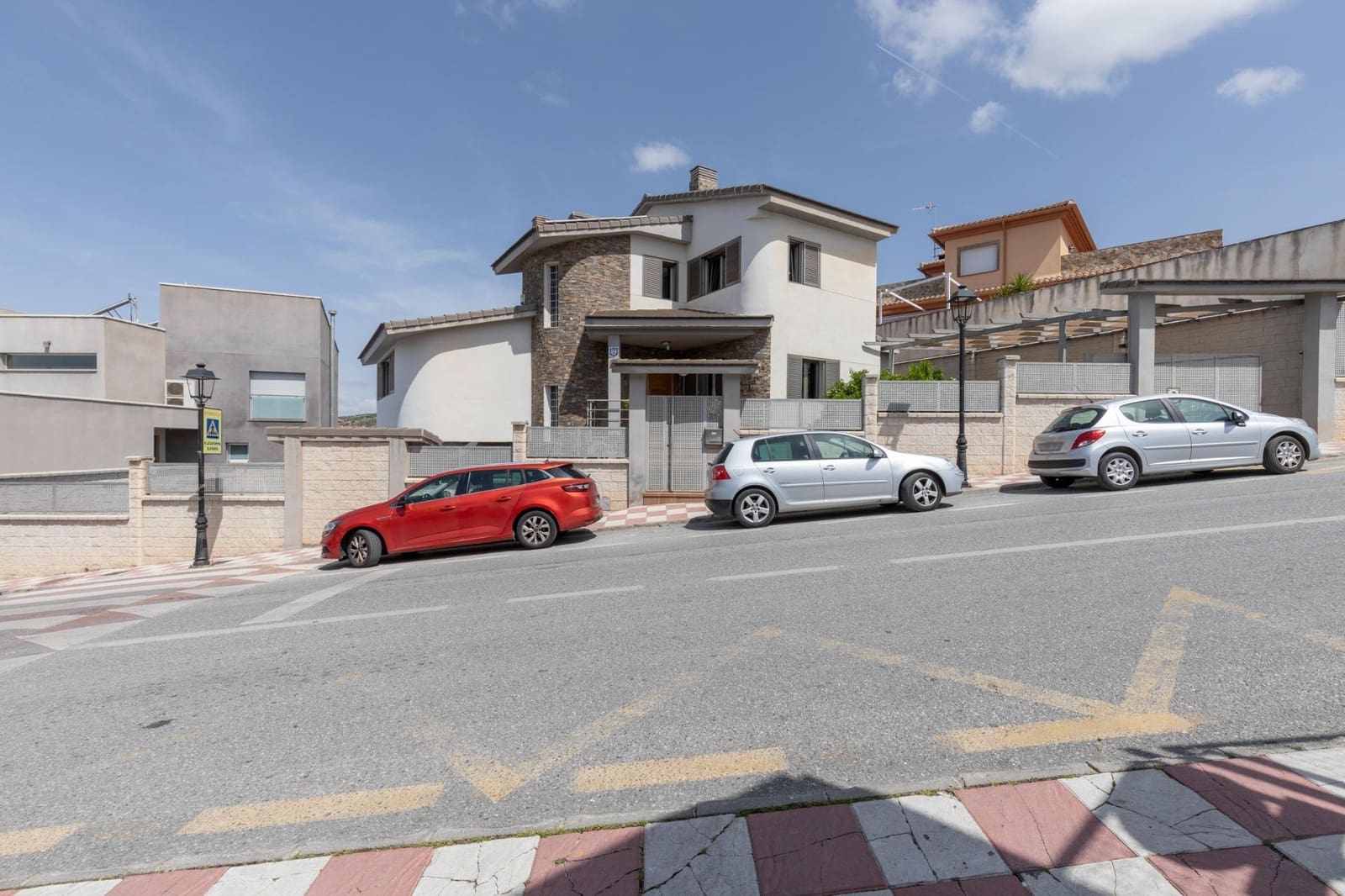 5 quarto Moradia para venda em Alfacar com piscina garagem - 455 000 € (Ref: 9855802)