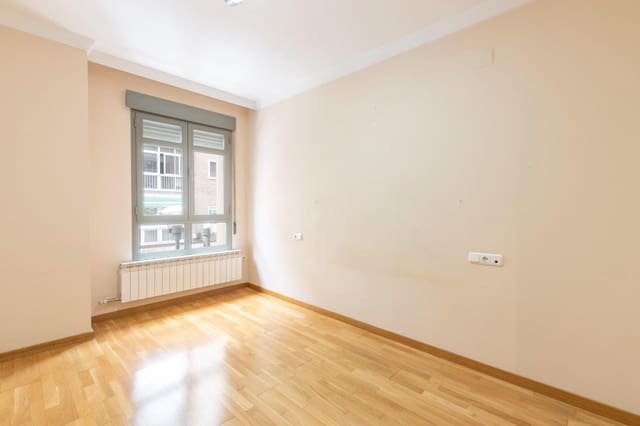 2 sovrum Lägenhet till salu i Centro, Granada stad med garage - 545 000 € (Ref: 9867218)