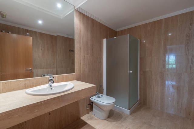 2 sovrum Lägenhet till salu i Centro, Granada stad med garage - 545 000 € (Ref: 9867218)