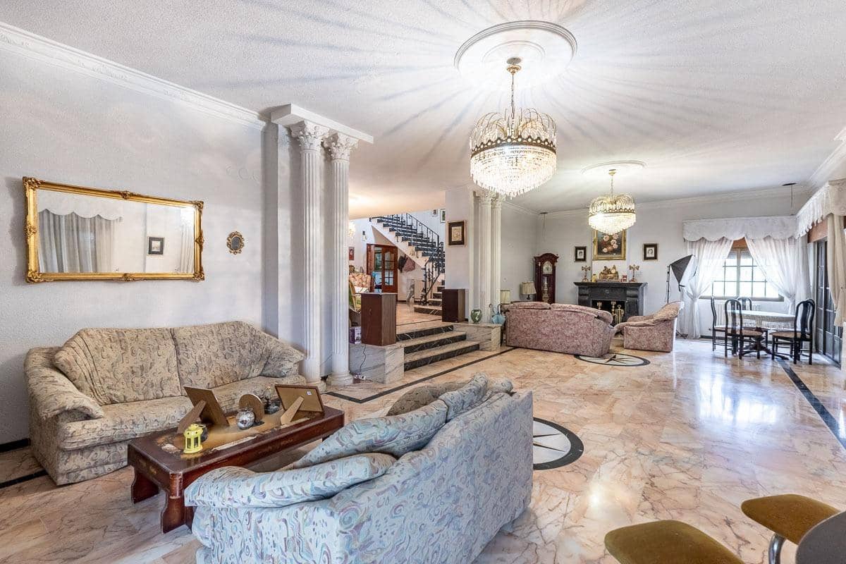 6 bedroom Villa for sale in Monachil with garage - € 450,000 (Ref: 9867221)