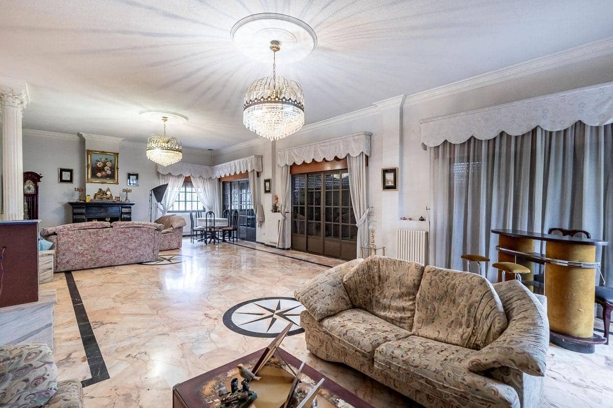 6 bedroom Villa for sale in Monachil with garage - € 450,000 (Ref: 9867221)