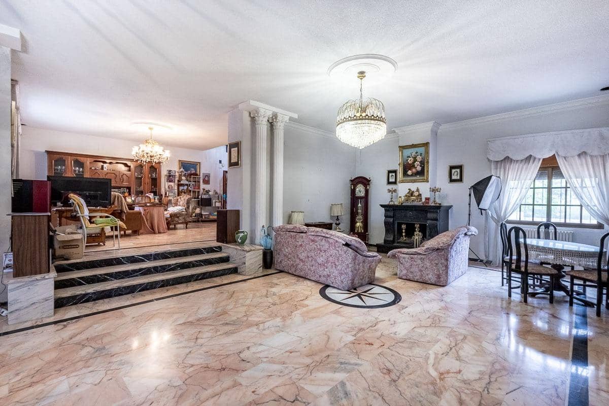 6 bedroom Villa for sale in Monachil with garage - € 450,000 (Ref: 9867221)