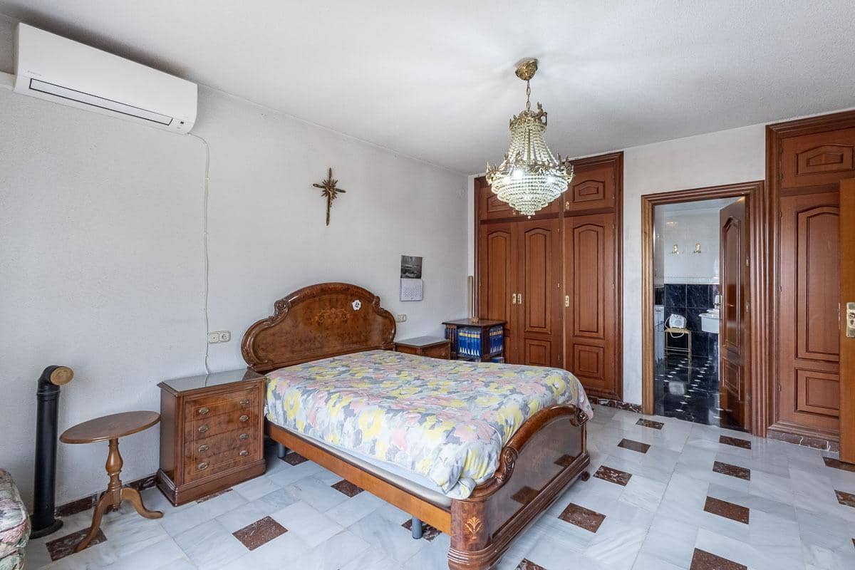 6 bedroom Villa for sale in Monachil with garage - € 450,000 (Ref: 9867221)