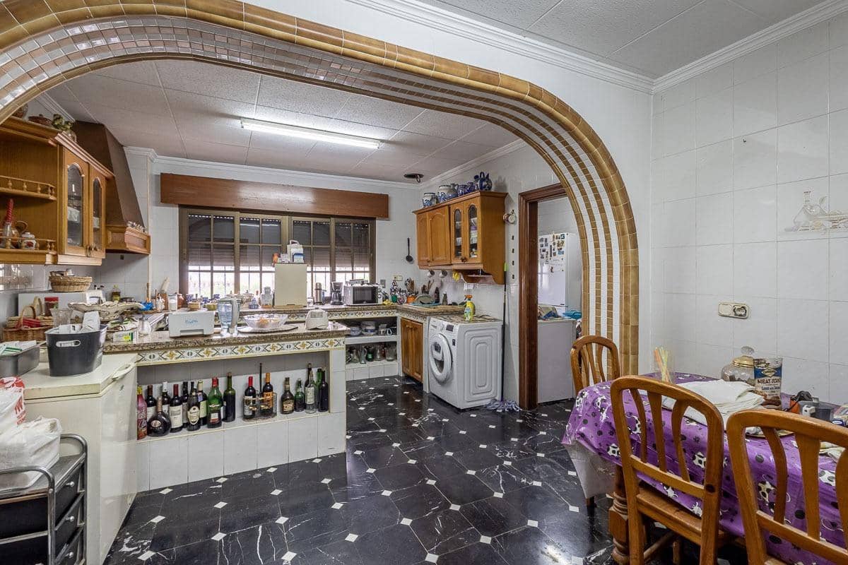 6 bedroom Villa for sale in Monachil with garage - € 450,000 (Ref: 9867221)