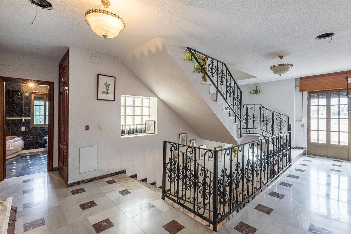 6 bedroom Villa for sale in Monachil with garage - € 450,000 (Ref: 9867221)