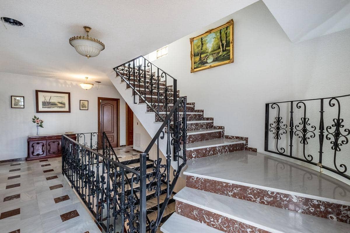 6 bedroom Villa for sale in Monachil with garage - € 450,000 (Ref: 9867221)