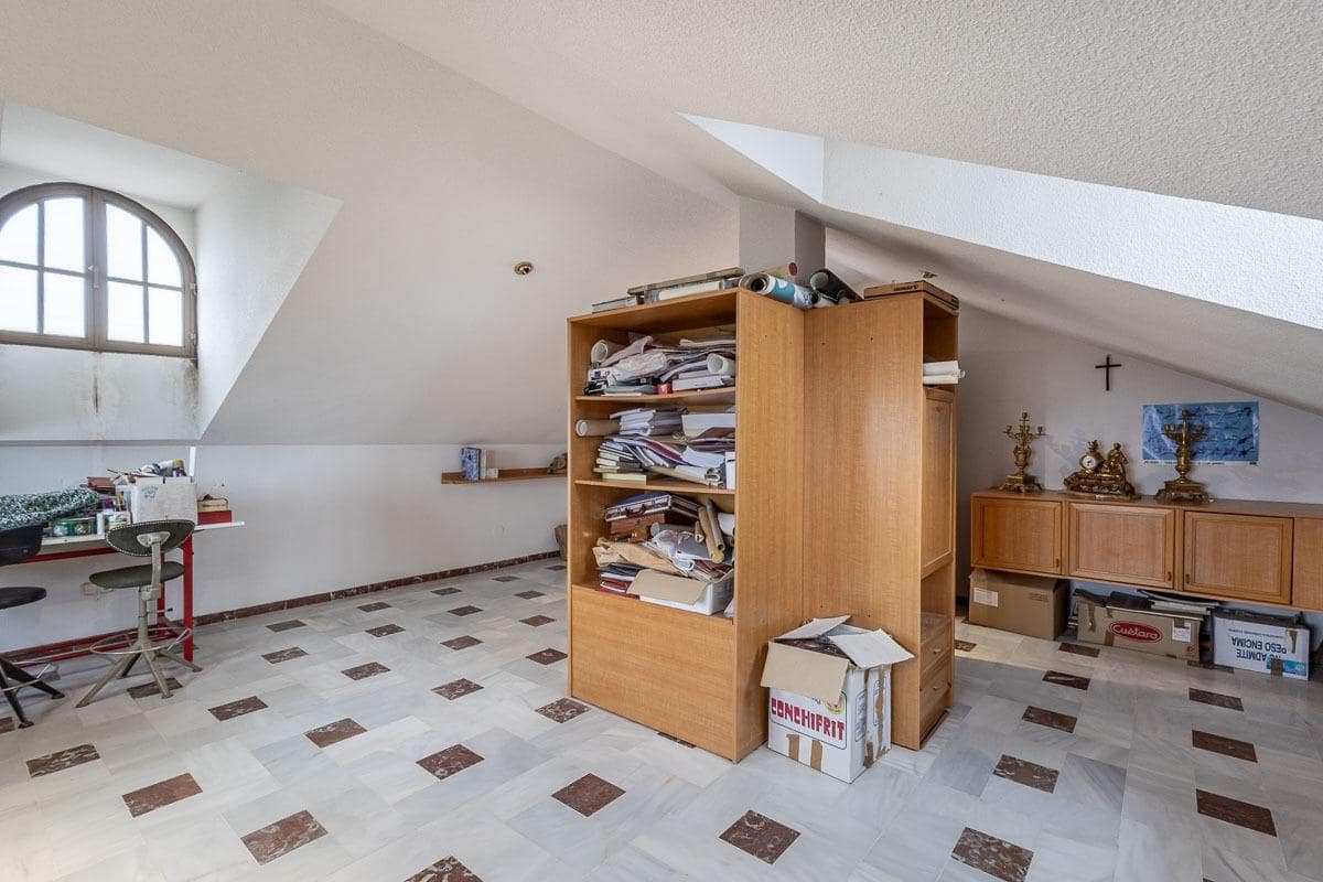 6 bedroom Villa for sale in Monachil with garage - € 450,000 (Ref: 9867221)