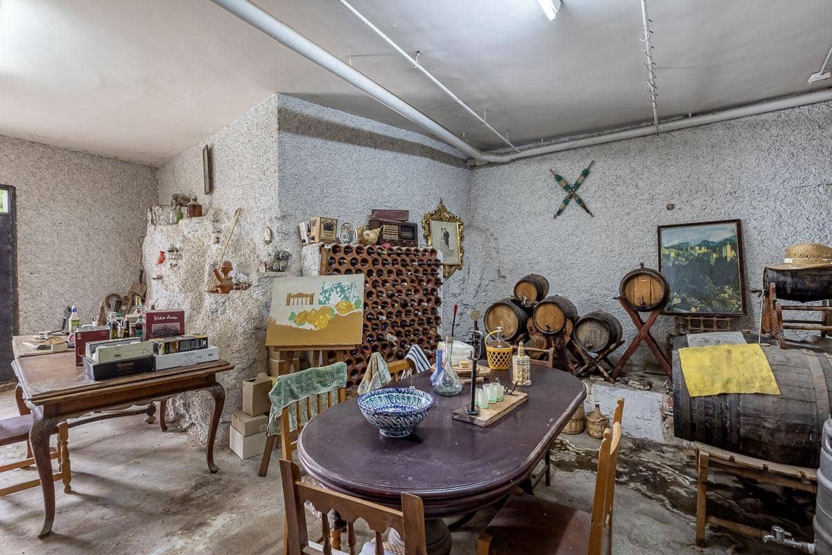 6 bedroom Villa for sale in Monachil with garage - € 450,000 (Ref: 9867221)