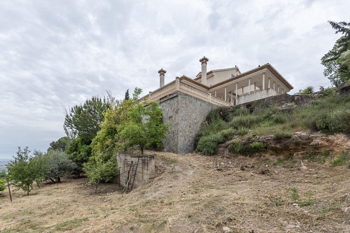 6 bedroom Villa for sale in Monachil with garage - € 450,000 (Ref: 9867221)