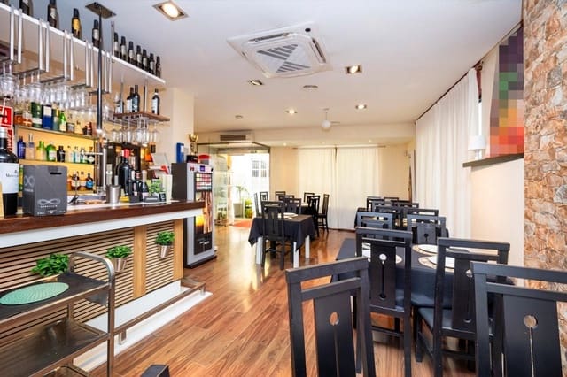 Kommersiell til salgs i Centro - Sagrario, Granada by - € 298 000 (Ref: 9868909)