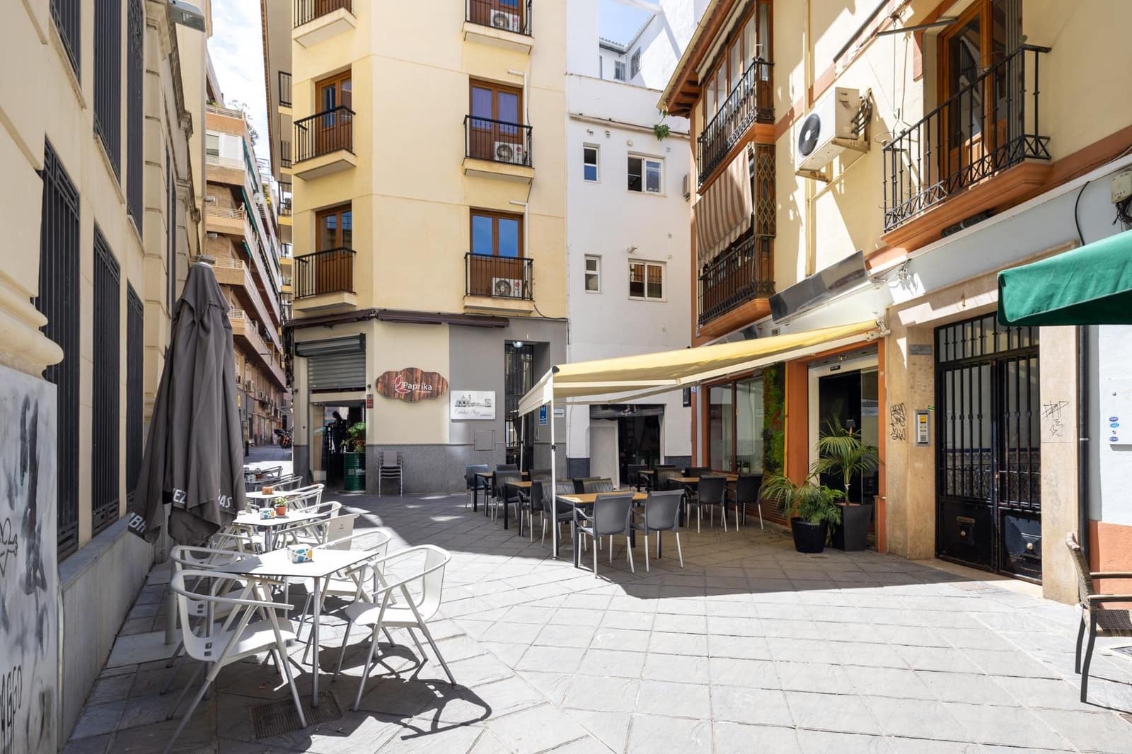 Kommersiell til salgs i Granada by - € 298 000 (Ref: 9868909)