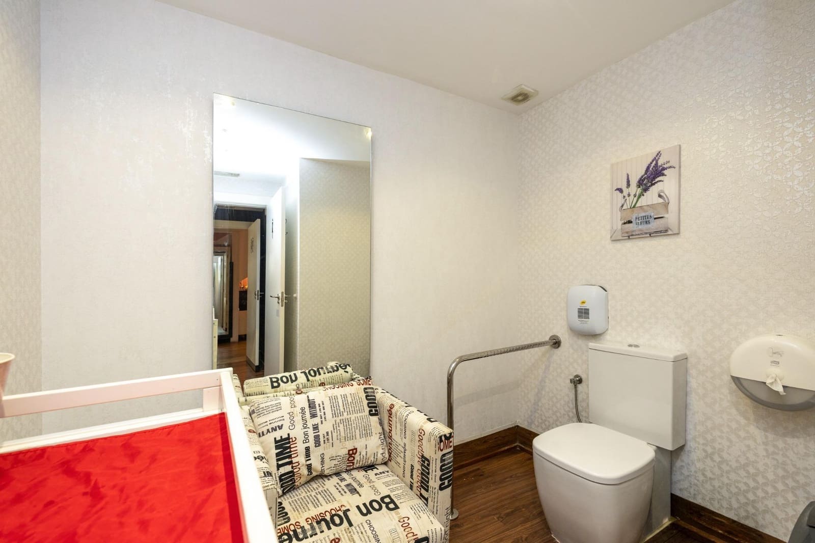 Kommersiell til salgs i Granada by - € 298 000 (Ref: 9868909)