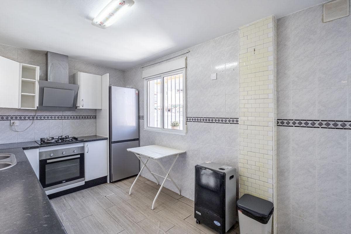 3 bedroom Townhouse for sale in Las Gabias with garage - € 210,000 (Ref: 9873720)