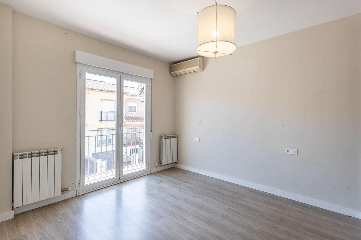 3 bedroom Townhouse for sale in Las Gabias with garage - € 210,000 (Ref: 9873720)
