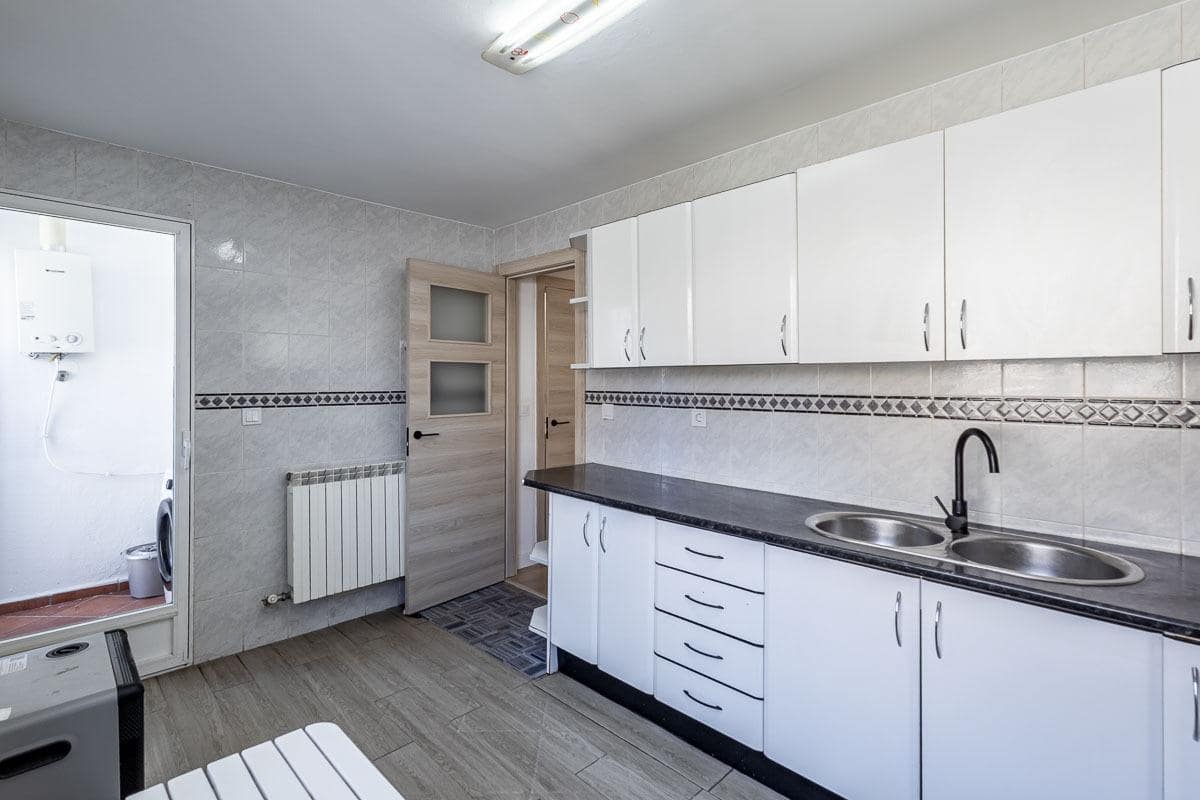 3 bedroom Townhouse for sale in Las Gabias with garage - € 210,000 (Ref: 9873720)