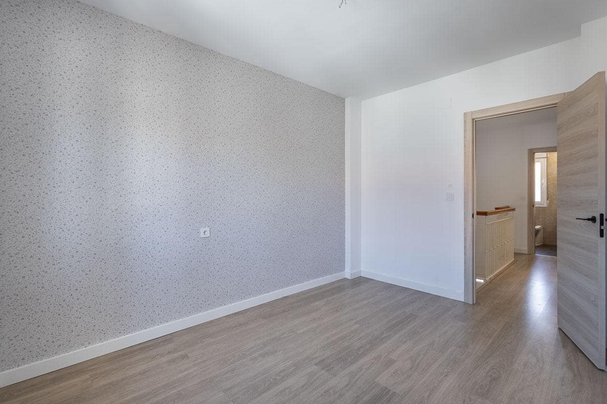 3 bedroom Townhouse for sale in Las Gabias with garage - € 210,000 (Ref: 9873720)