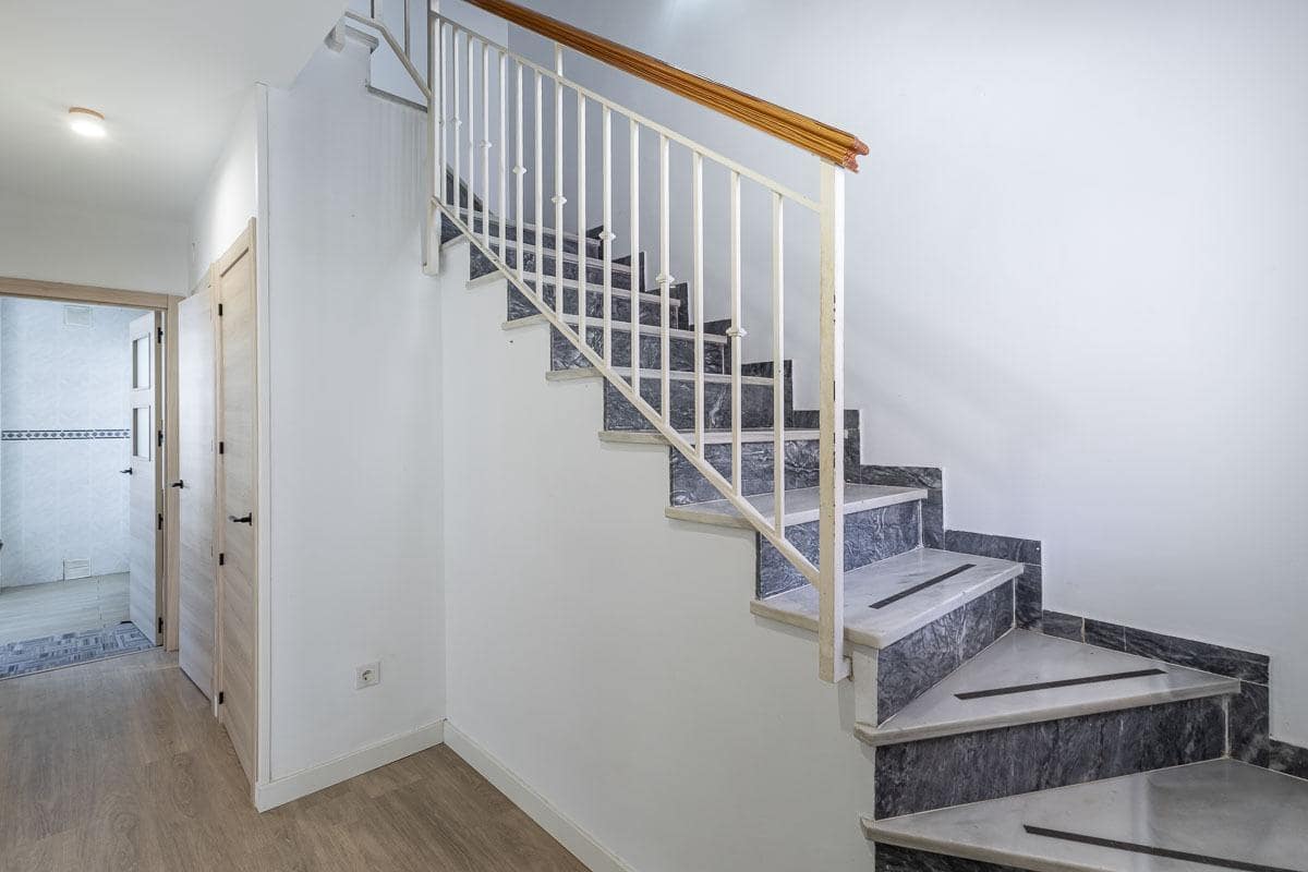 3 bedroom Townhouse for sale in Las Gabias with garage - € 210,000 (Ref: 9873720)