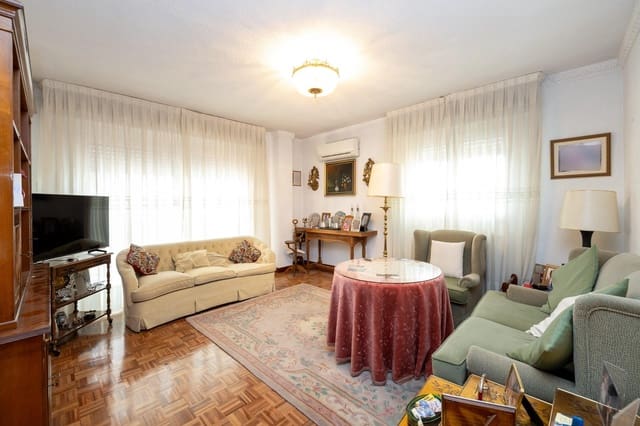 4 chambre Appartement à vendre à Centro - Sagrario, Grenade ville - 360 000 € (Ref: 9876692)