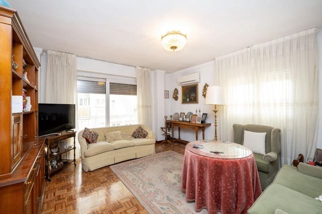 4 chambre Appartement à vendre à Centro - Sagrario, Grenade ville - 360 000 € (Ref: 9876692)