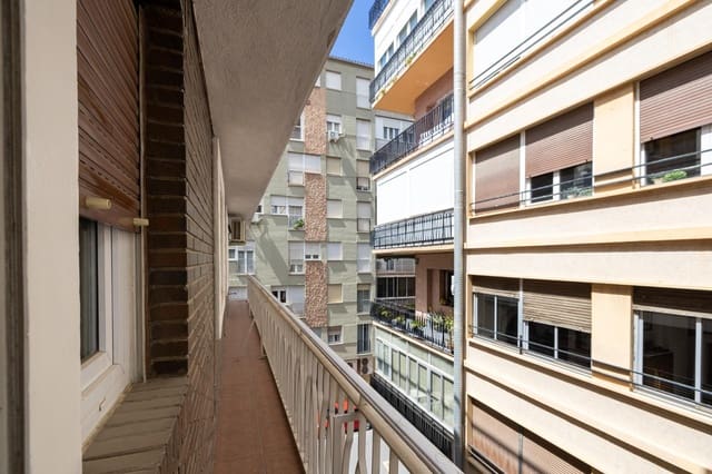 4 chambre Appartement à vendre à Centro - Sagrario, Grenade ville - 360 000 € (Ref: 9876692)