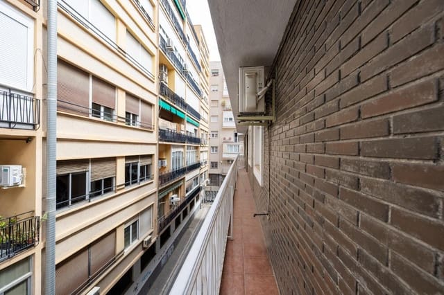 4 chambre Appartement à vendre à Centro - Sagrario, Grenade ville - 360 000 € (Ref: 9876692)