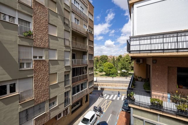 4 chambre Appartement à vendre à Centro - Sagrario, Grenade ville - 360 000 € (Ref: 9876692)