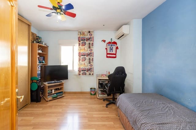5 sovrum Radhus till salu i Churriana de la Vega med garage - 315 000 € (Ref: 9876693)
