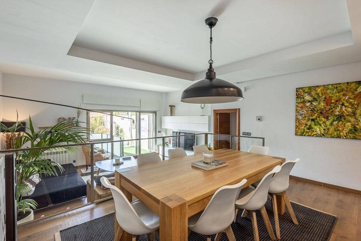 4 soverom Kjedet enebolig til salgs i Granada by med garasje - € 695 000 (Ref: 9876695)