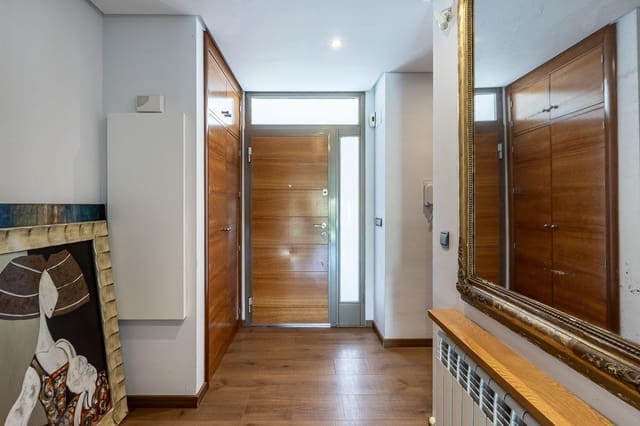4 soveværelse Semi-Rækkehus til salg i Granada by med garage - € 695.000 (Ref: 9876695)