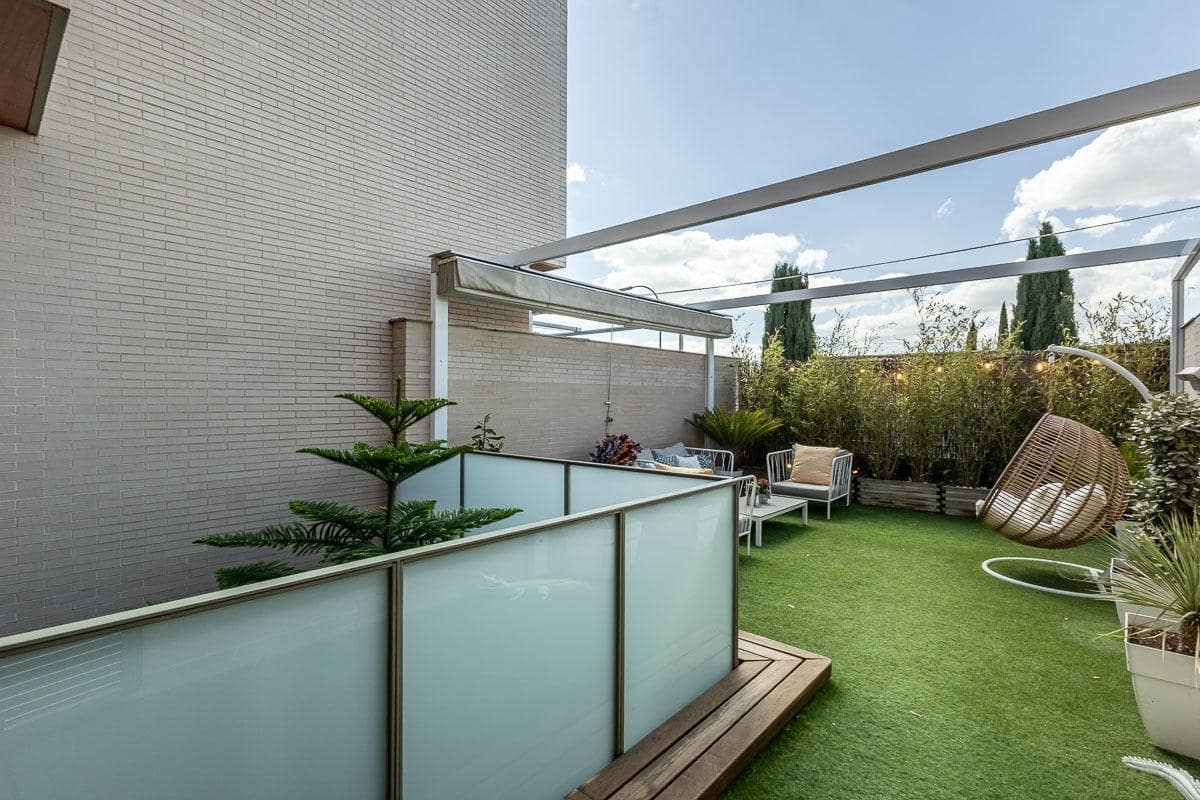 4 soverom Kjedet enebolig til salgs i Granada by med garasje - € 695 000 (Ref: 9876695)