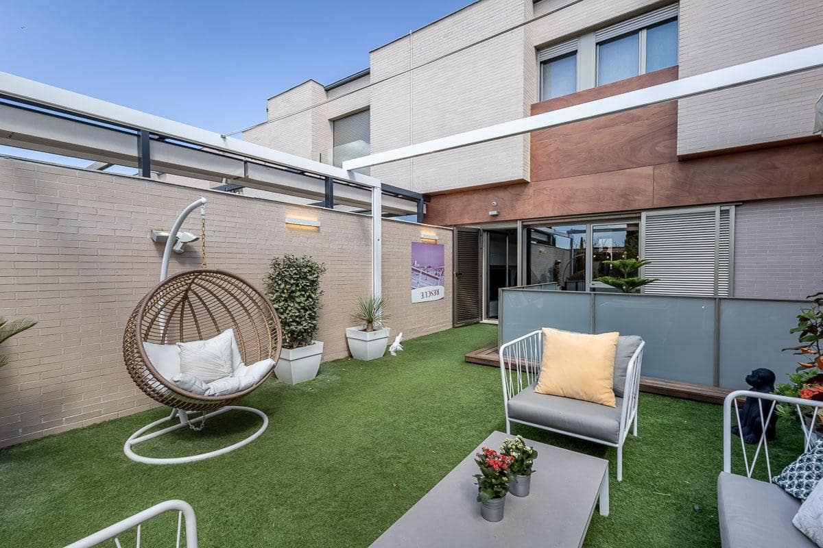4 soverom Kjedet enebolig til salgs i Granada by med garasje - € 695 000 (Ref: 9876695)